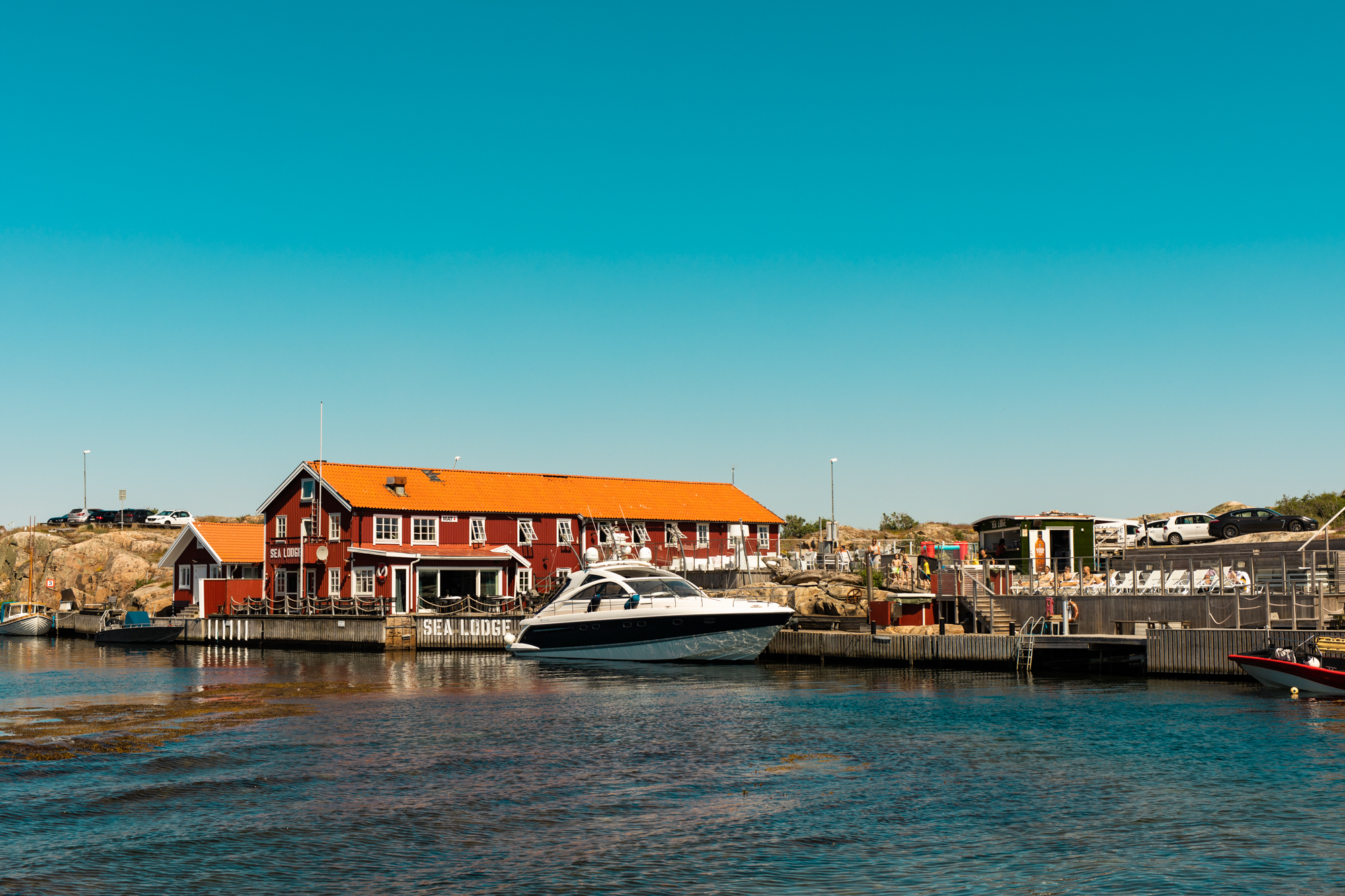 Sea Lodge på Smögen, bryggan och Hållö fyr
